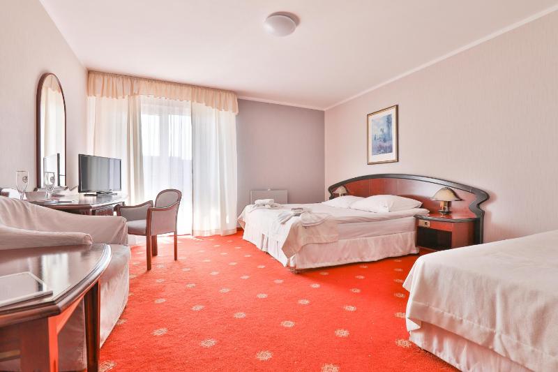 Quadruple Room with Balcony image 3