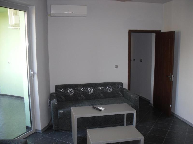 One-Bedroom Suite with Balcony (2 Adults + 2 Children) image 4