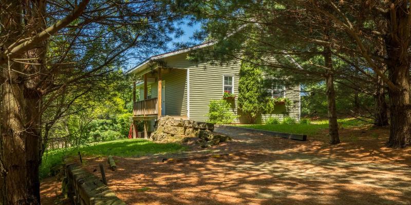One-Bedroom Cottage image 4
