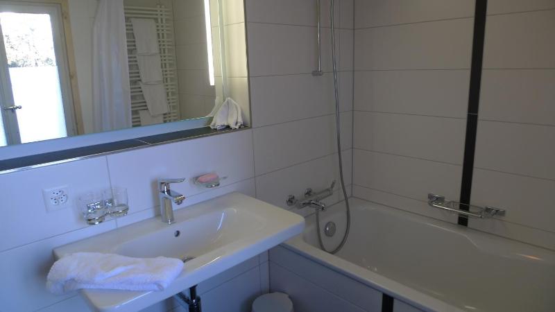 Two-Bedroom Apartment with Balcony and Mountain View - no daily cleaning image 2