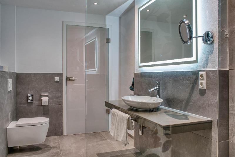 Junior Suite with Balcony image 2