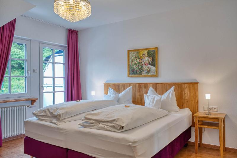Double Room image 4