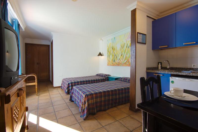 Studio with Pool View (2 Adults) image 2