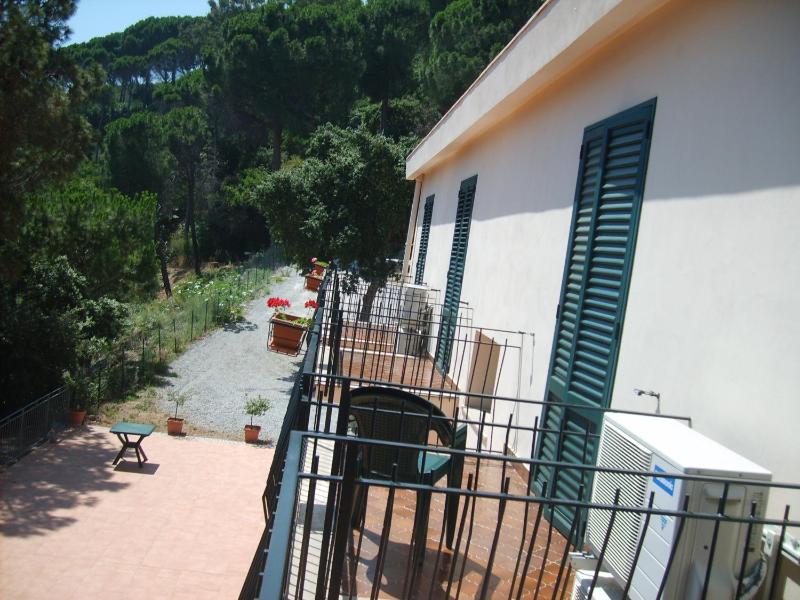 Double Room with Balcony and Sea View image 1