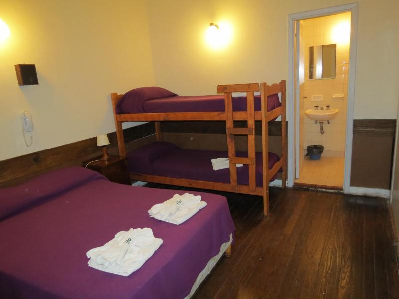 Deluxe Quadruple Room image 2