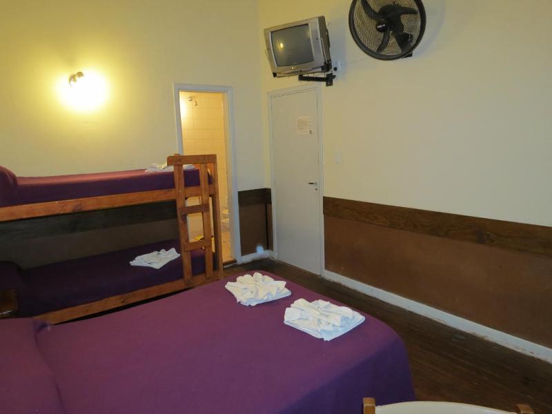 Deluxe Quadruple Room image 1