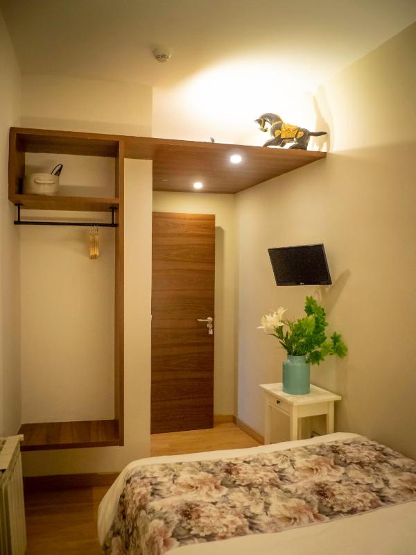 Interior Single Room with private Bathroom image 2