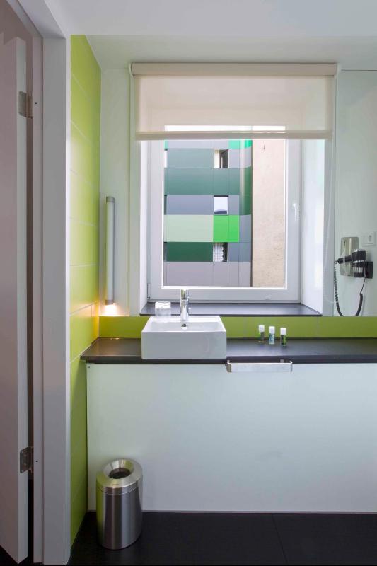 Large Double Room image 4