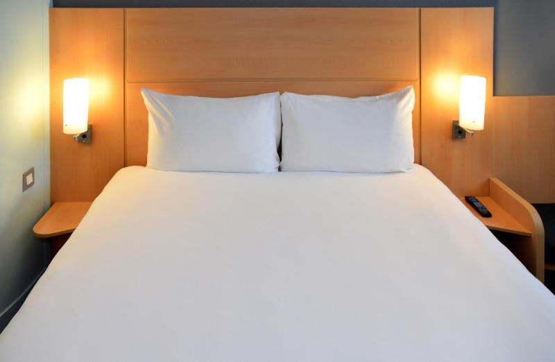 Double Room image 3