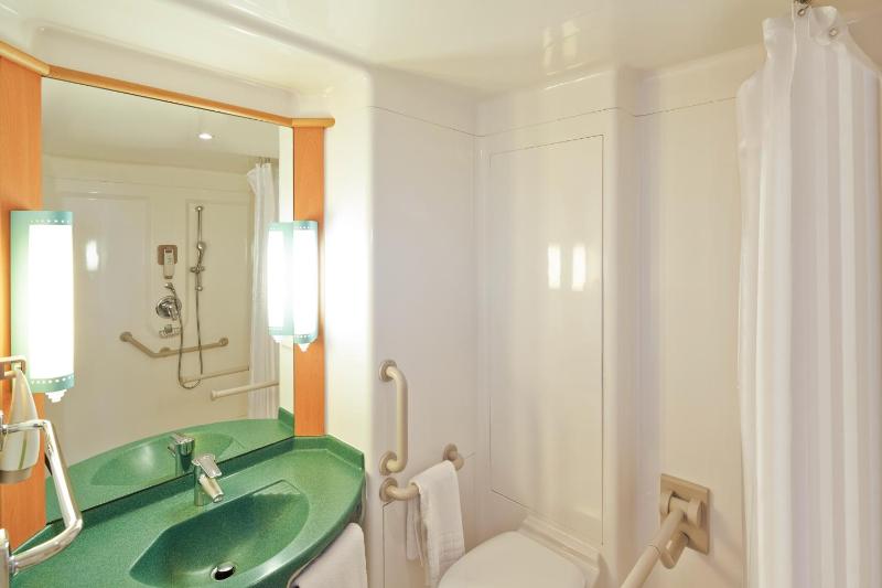 Twin Room image 2