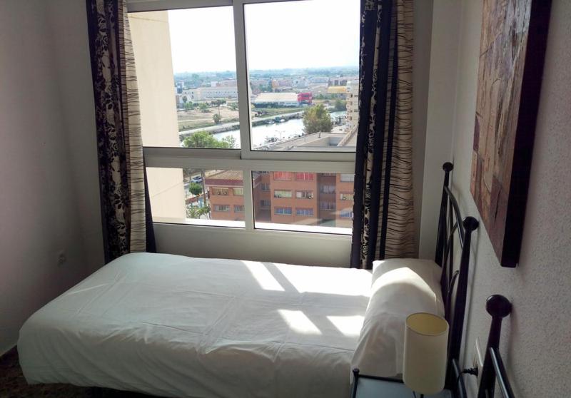 Room #1909508 image 2