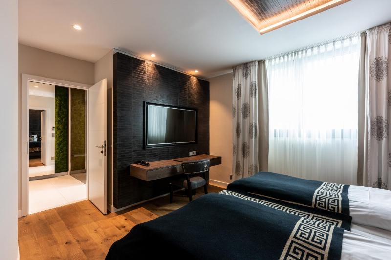 Owner Suite image 3