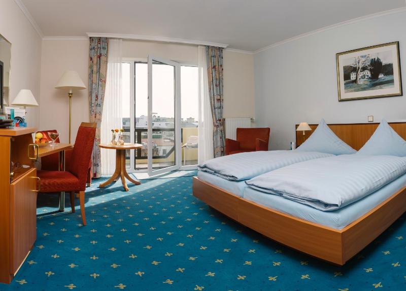 Double Room with Balcony image 1