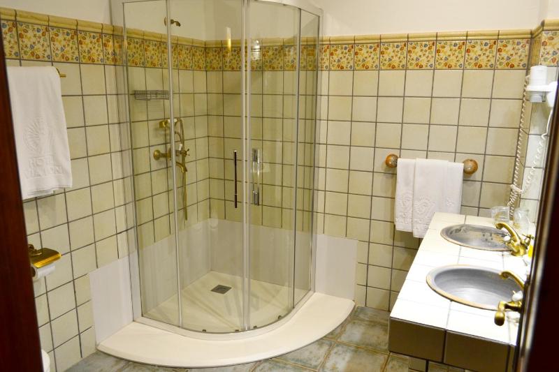 Triple Room image 3