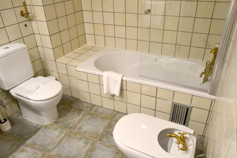 Budget Double Room image 3