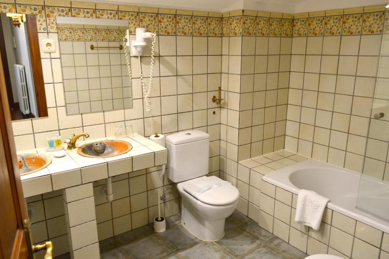 Budget Double Room image 2