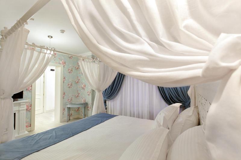 Superior Double Room image 4