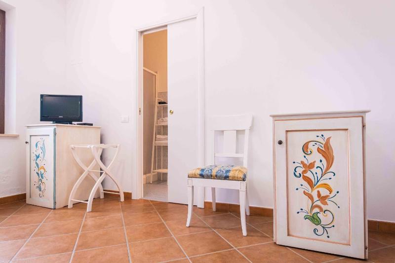 Large Double or Twin Room image 4