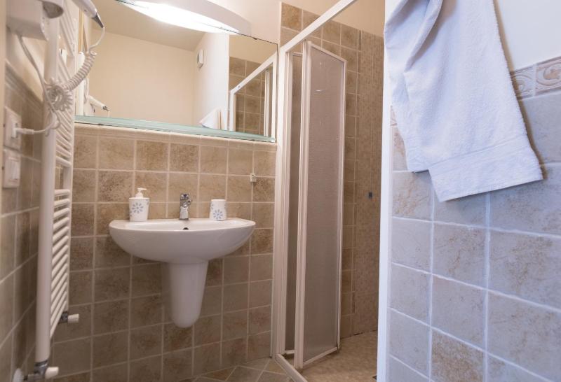 Single Room image 3