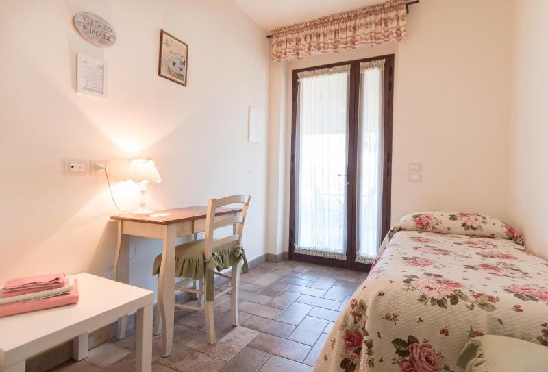 Single Room image 4