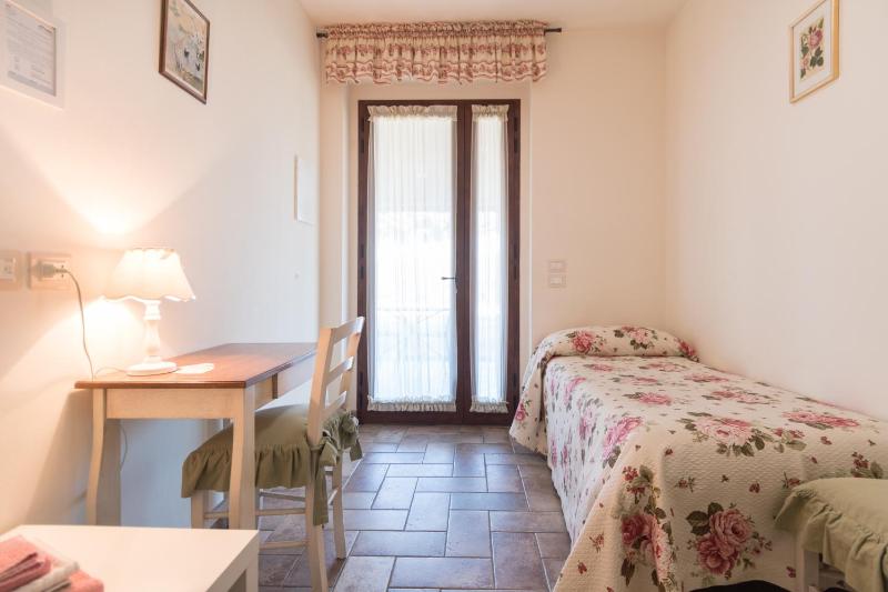 Single Room image 2