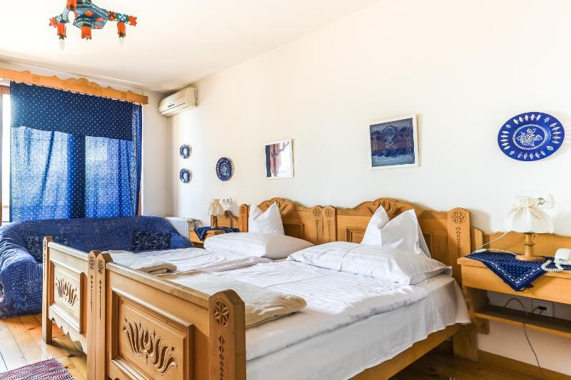 Double Room with Balcony image 2