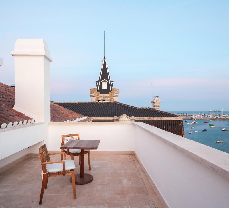Grand Deluxe Double Room with Sea View and Terrace image 4