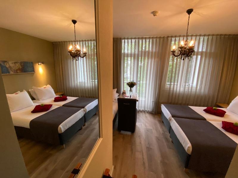 Triple Room with Balcony image 1