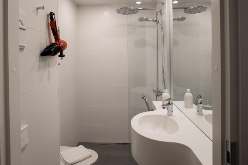 Single Room image 4