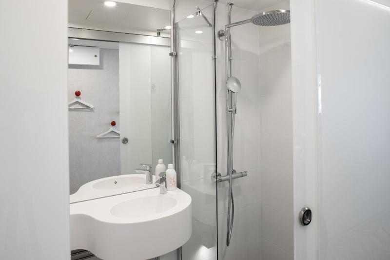 Single Room image 4