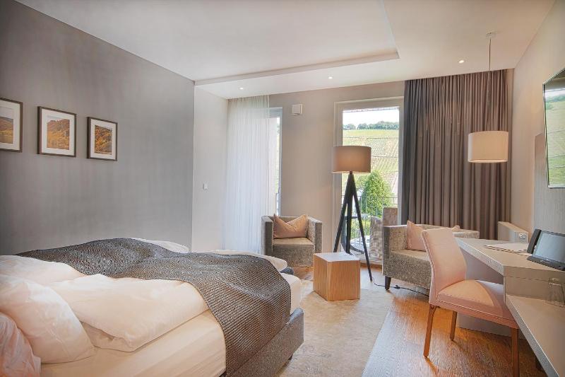 Double Room with Balcony image 4