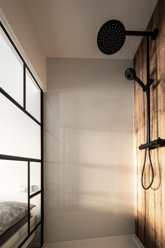 Single Room with Shower image 4