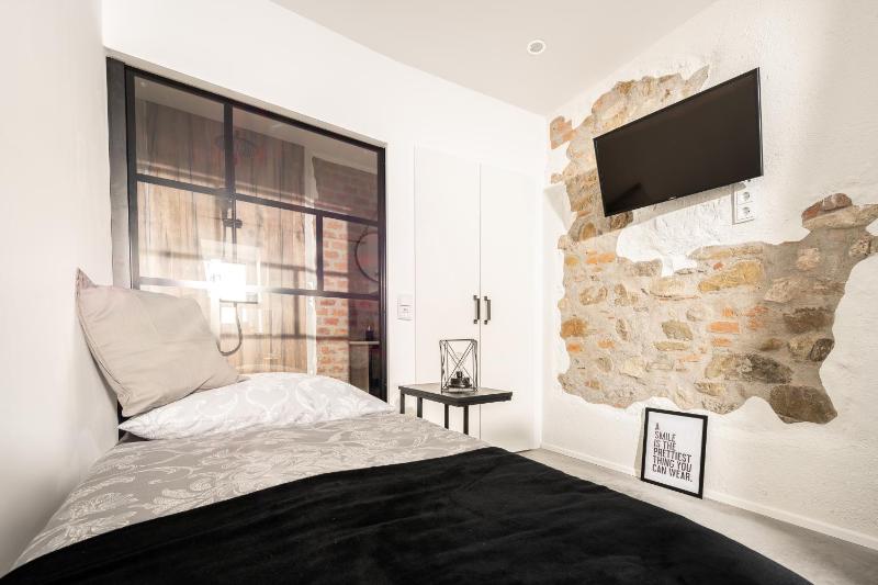 Single Room with Shower image 3