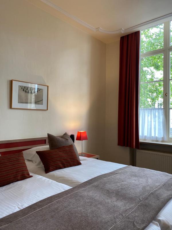Superior Double or Twin Room with Canal View image 4