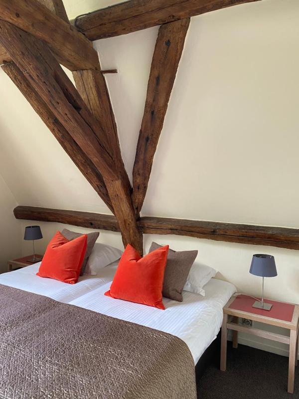 Superior Double or Twin Room with Canal View image 3