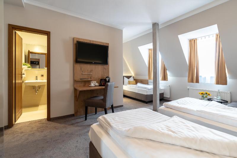 Comfort Triple Room image 2