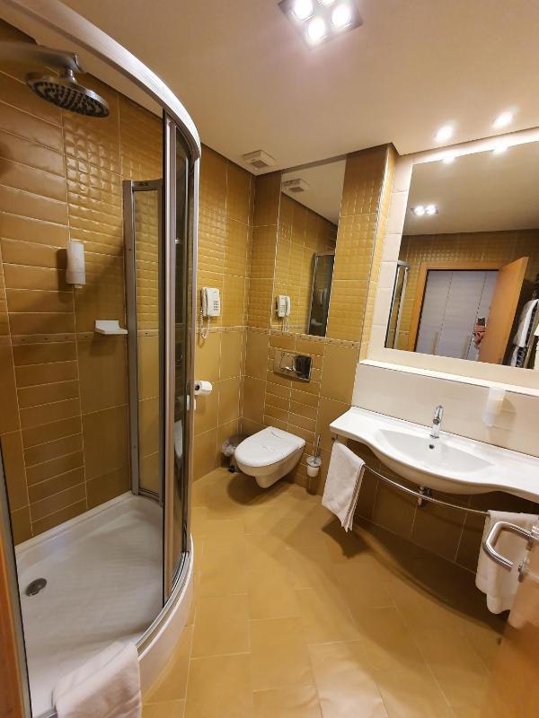 Standard Twin Room image 2