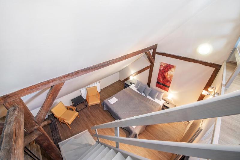 Economy Quadruple Room with Private External Bathroom image 3