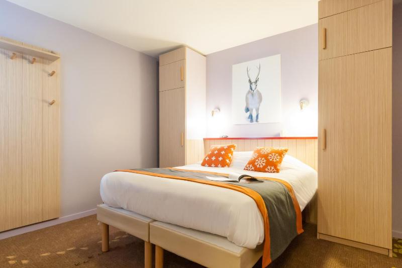 Superior One-Bedroom Apartment (5 People) image 3