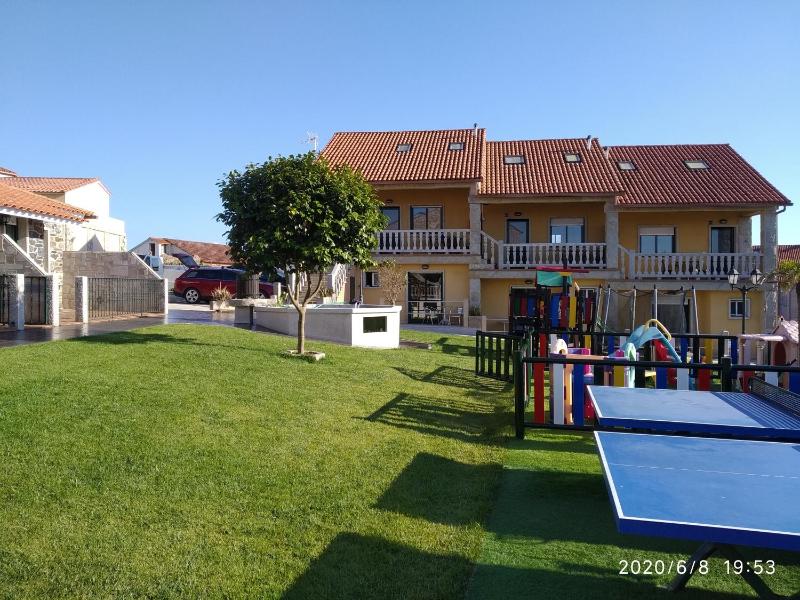 One-Bedroom Apartment with Terrace and Garden View image 1