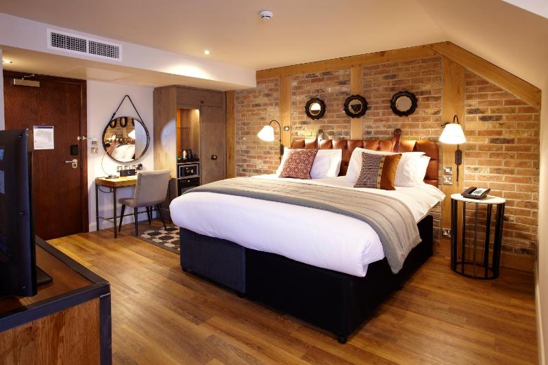 Premium King Room image 4