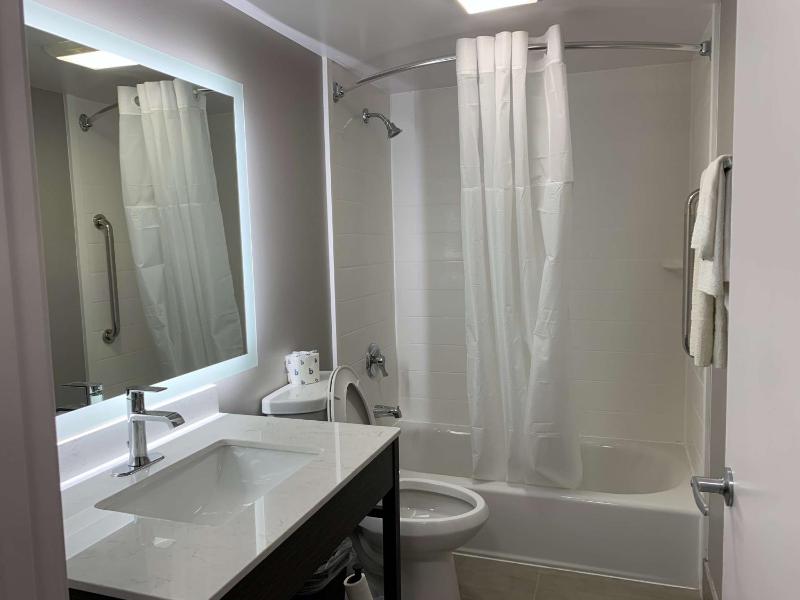 King Room - Non-Smoking image 3