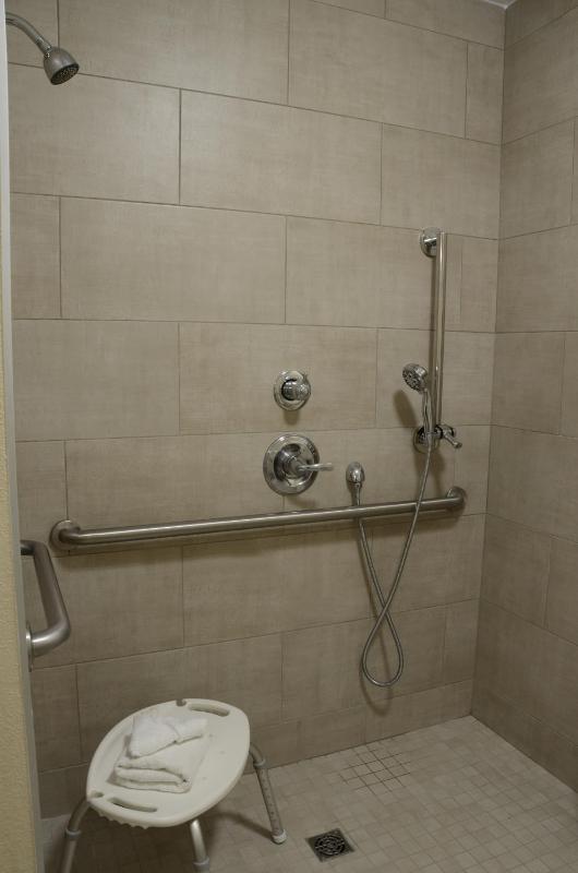 Double Room with One Double Bed - Mobility Accessible/Non-Smoking image 2