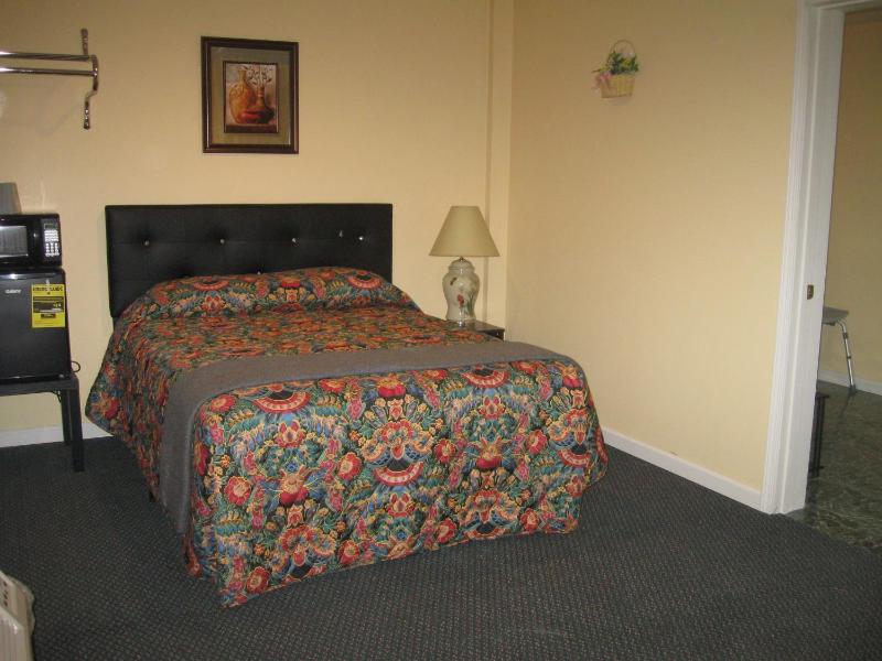 Queen Room - Disability Access image 3