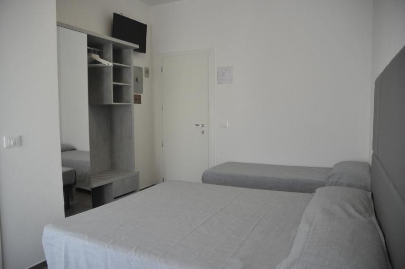Triple Room with Balcony image 3