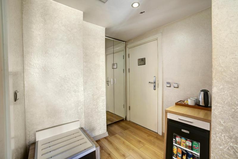 Triple Room image 3