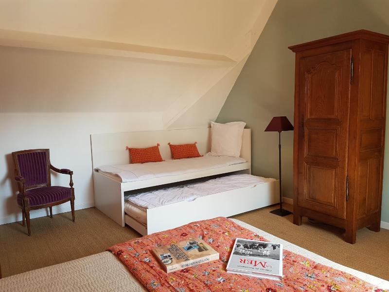 Triple Room with Private Bathroom image 2