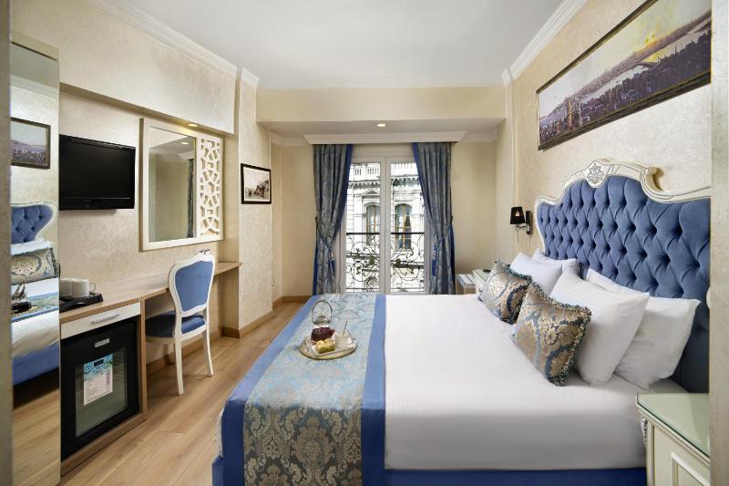 Standard Double Room image 4