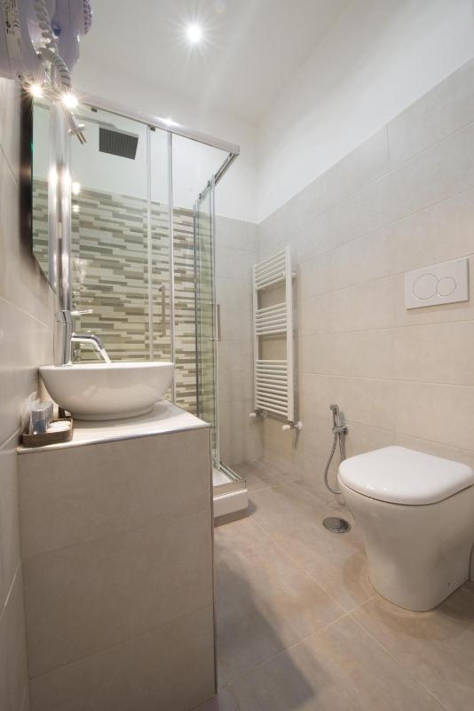 Standard Double Room image 3