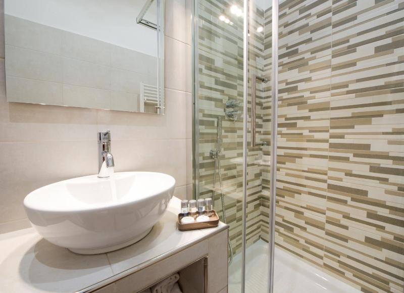 Standard Double Room image 2